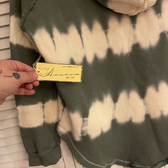 NWT tie-dye hoodie by the brand Vintage Havana, - Picture 5 of 10